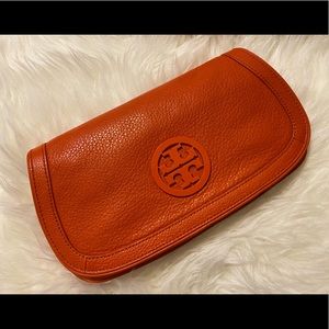 New Tory Burch Blood Orange Amanda Logo Clutch